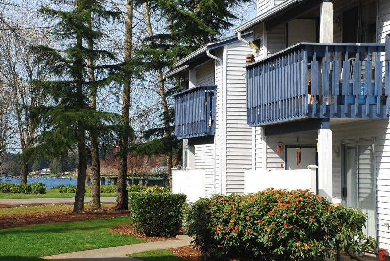 Lake Meridian Apartments KENT WA